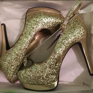 Mossimo women's gold platform heel shoes